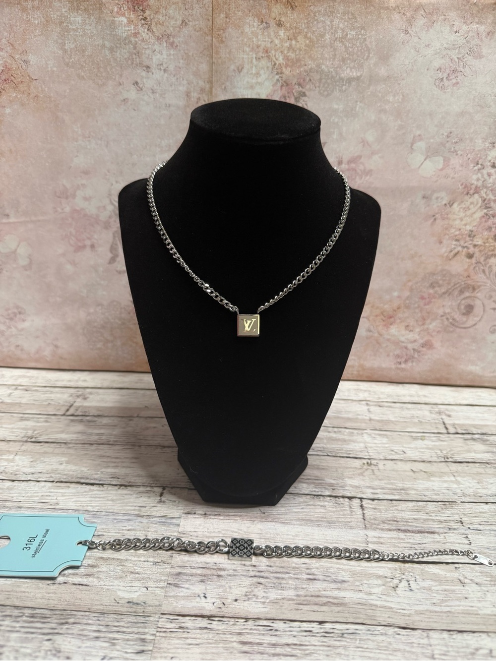 Fashion monogram necklace set